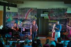 Familienkonzerte Offenburg, Offenburg, Familien, Konzert, Musikschule, Musikschule Offenburg/Ortenau, Cello, Familie, Erziehung, Bildung, Anton Andante, Zäzilie Zeitgeist, Kind, Kinder, Cello, Violoncello