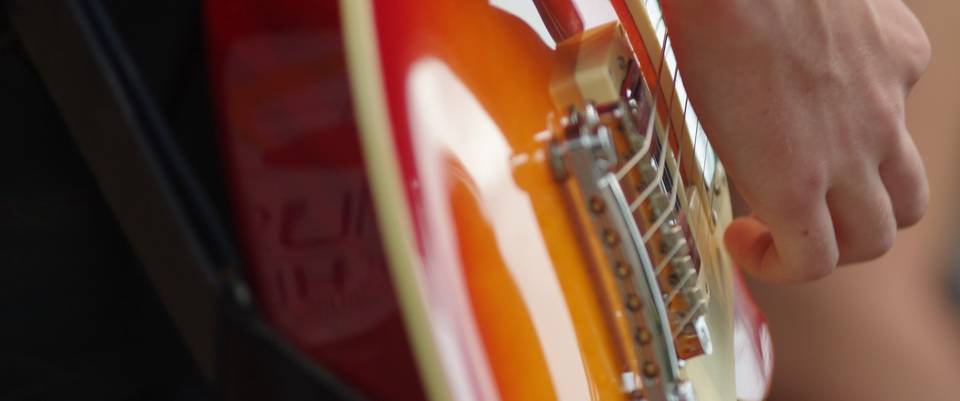 Musikschule Offenburg/Ortenau E-Gitarre, die gerade gespielt wird